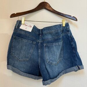Pink Lily Jean Shorts Size Large